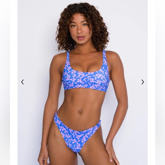 Bikini - Picture 1 of 6